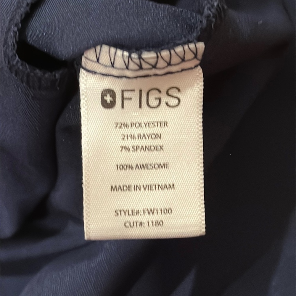 Figs navy blue Casma 3 pocket V-Neck Scrub Top - Picture 6 of 7